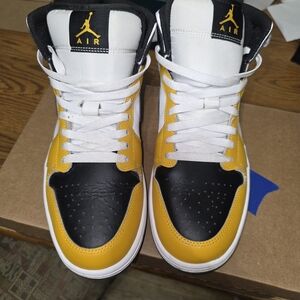 Jordan1 Yellow Ochre Sneakers